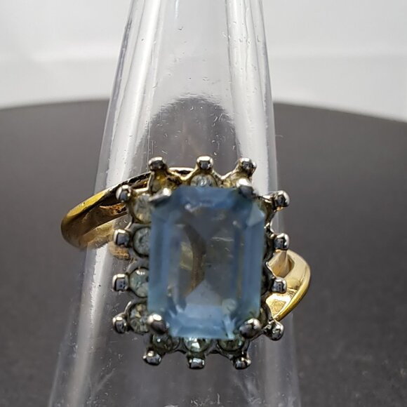 Aquamarine 7.9mm x 5.5mm Stone w Diamond Surround 18K Yellow Gold Size 6 - Picture 2 of 8